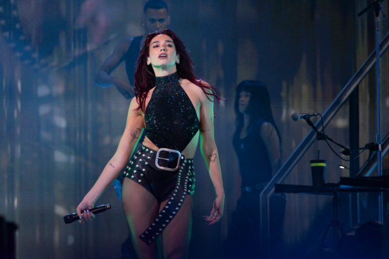 Dua Lipa cancela concierto por “problemas de seguridad”