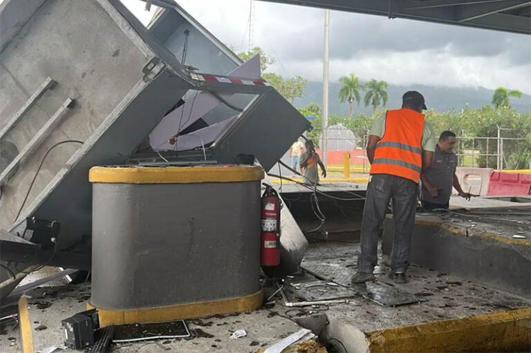 Patana en peaje de Santiago