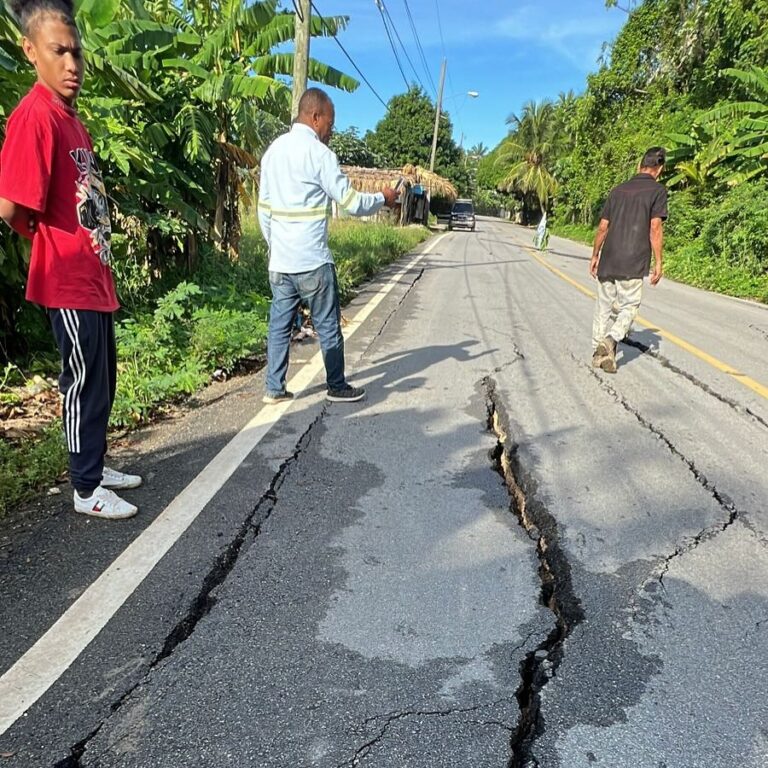 Técnicos de MOPC acuden en la revisión del tramo carretero de Samaná afectado por aguaceros – #FVDigital
