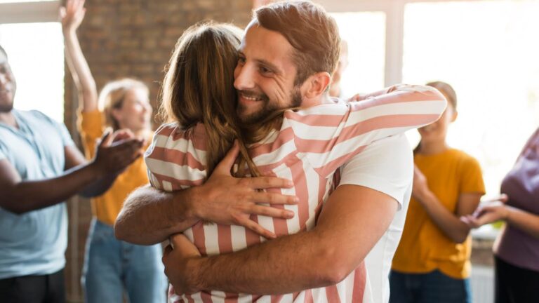 #Salud: ¿Eres una persona táctil? Descubre la razón detrás de este comportamiento