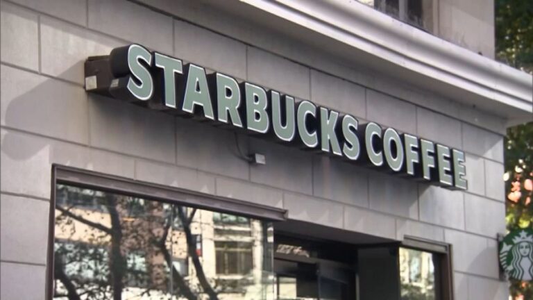 Trabajadores de Starbucks amenazan con ir a la huelga
