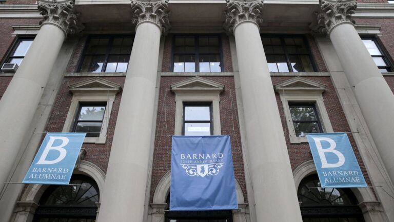 Al menos cuatro arrestos en Barnard College
