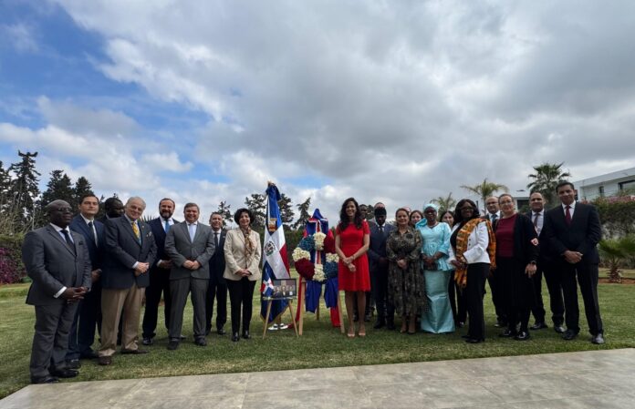 Cuerpo-diplomatico-y-funcionarios-del-Gobierno-marroqui-en-la-ofrenda-floral-scaled.jpeg