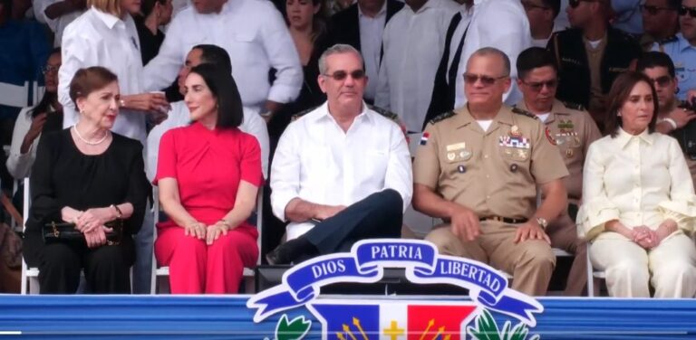 Desfile militar en conmemoración del 181 aniversario de la Independencia encabezado por Abinader