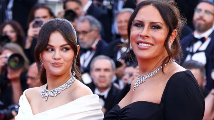 Selena-Gomez-junto-a-Karla-Sofia-Gascon-durante-el-fetival-de-Cannes-2024.jpg