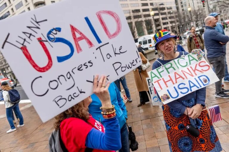 Trump pone fin a la histórica Usaid, mientras sus trabajadores recogen sus pertenencias
