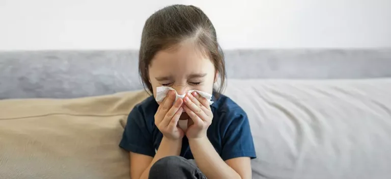 Pediatra advierte sobre tos “perruna” y brote de influenza 