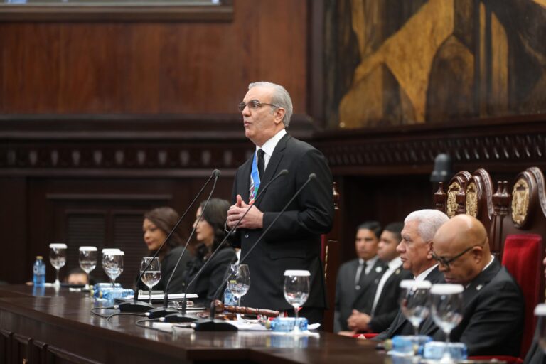 Abinader cierra discurso de rendición de cuentas con un llamado al trabajo y se compromete a dar el ejemplo