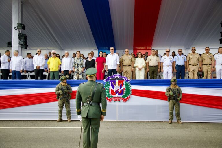 Presidente Abinader encabeza desfile militar por el 181 aniversario de la Independencia Nacional