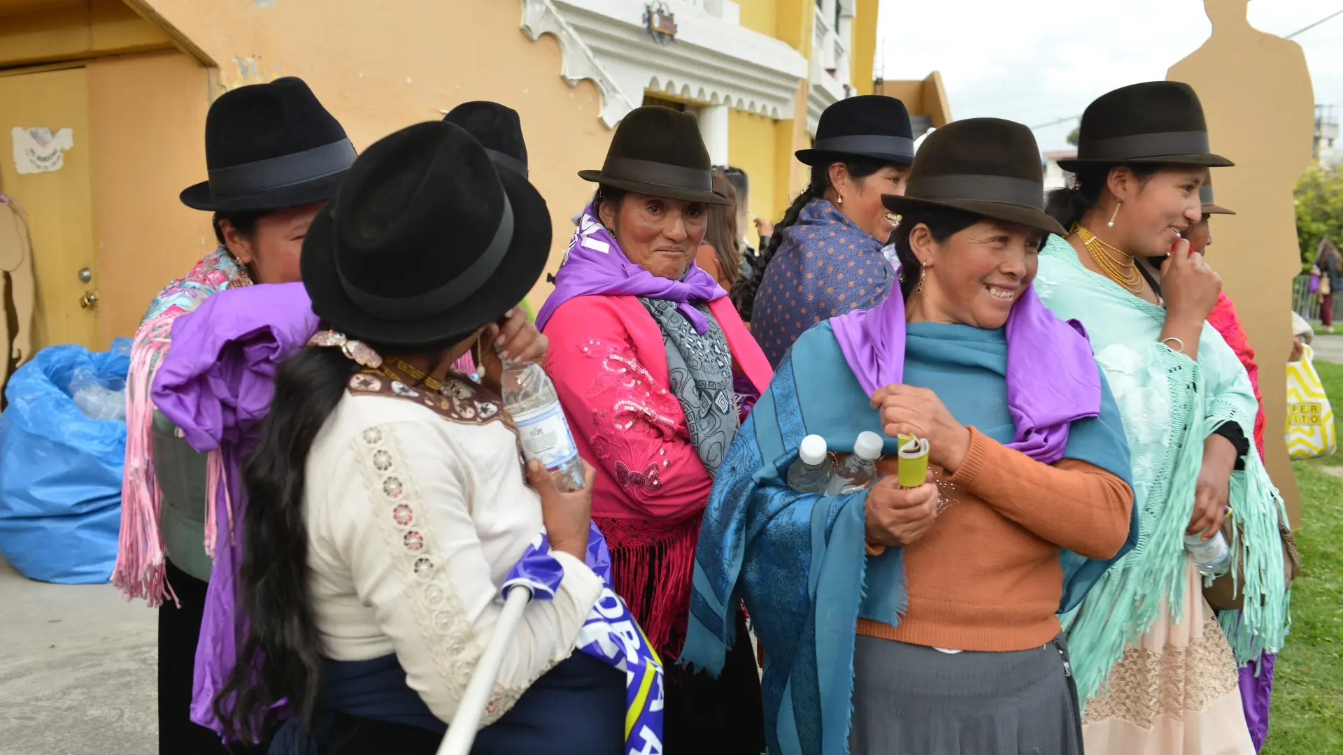 mujeres-indigenas-ecuatorianas-cuyo-voto-sera-trascendental-en-la-segunda-vuelta.jpeg