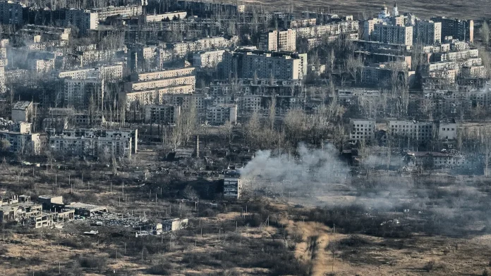 vista-general-de-la-ciudad-de-avdiivka-ubicada-en-la-region-de-donetsk-y-destruida-por-rusia-a-15-de.webp