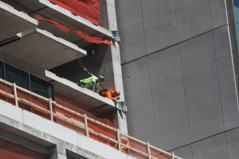 Aumentan las muertes de trabajadores de construcción en NY tras “caída” de inspecciones de seguridad