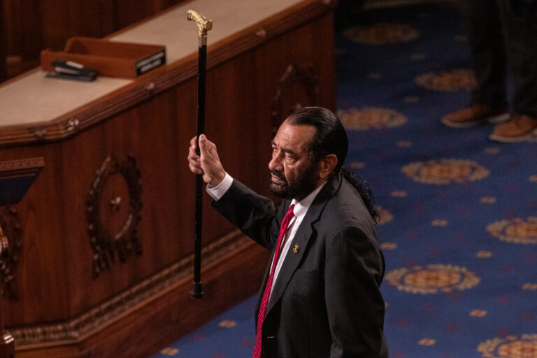 El congresista demócrata Al Green, expulsado por interrumpir el discurso de Trump