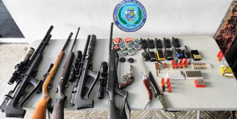 Policiales: Policía apresa a hombre con arma de fuego ilegal, municiones y equipos ilícitos en Paraíso, Barahona