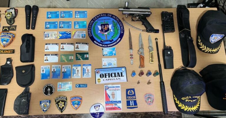 Policiales: PN y MP confiscan más de 7 libras de presunta marihuana, un revólver ilegal y pertrechos militares en allanamientos simultáneos en Santiago; cinco detenidos