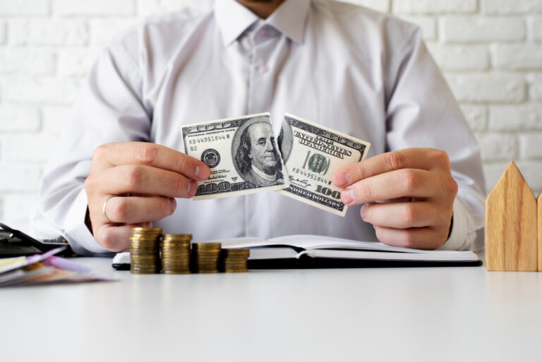 #Salud: ¿Qué hacer con un billete roto y cómo pagar con él?