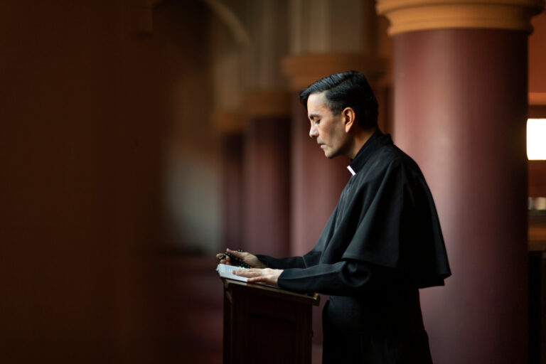 #Salud: Increíble! Un sacerdote en servicio se convierte en padre por segunda vez