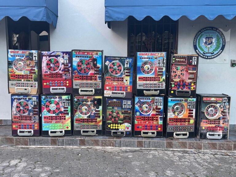 Policiales: DINTEL incauta drogas, máquinas tragamonedas y detiene a un hombre durante operativos en Haina, San Cristóbal