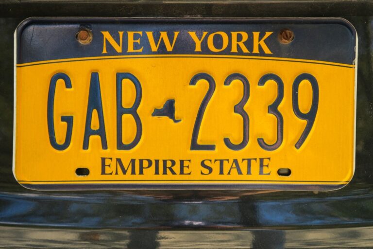 5 tips para que tus placas vehiculares estén siempre legales y visibles en Nueva York