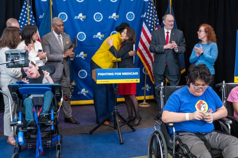 Estiman efectos devastadores en Nueva York si se concretan recortes en el Medicaid