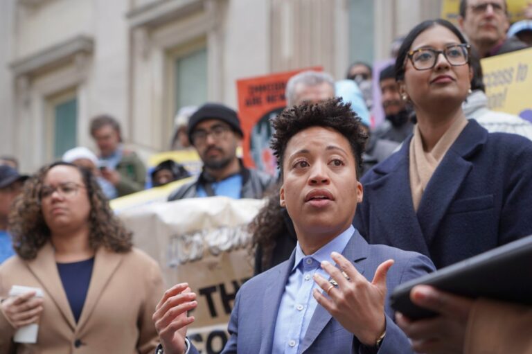 NYC presta más atención al rumbo de jóvenes LGBTIQ+ en los sistemas de acogida familiar