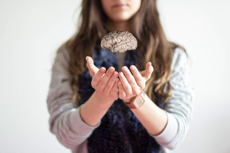 #Salud: ¿Por qué el cerebro de las mujeres envejece mejor?