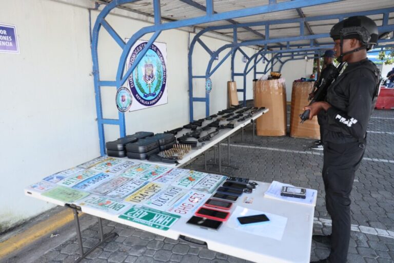 Policiales: DINTEL y MP desmantelan en Baní red de tráfico de armas con vínculos internacionales – Inicio – Policía Nacional de la República Dominicana
