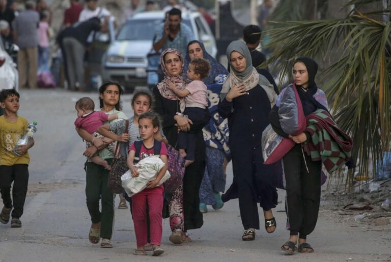 “Si tuvieras la oportunidad de irte de Gaza, ¿te marcharías?”: el dilema que enfrentan los gazatíes en una Franja destruida #FVDigital