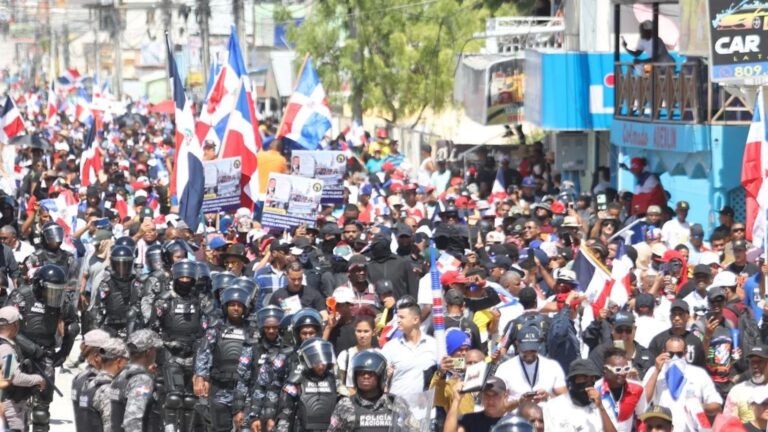 Nacionalistas y prohaitianos enfrentados por la marcha en Friusa