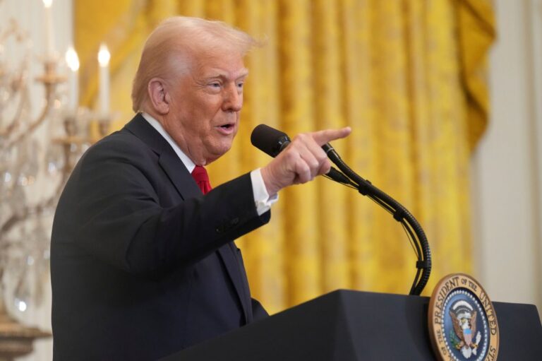 Trump confía en sus asesores y les da su respaldo