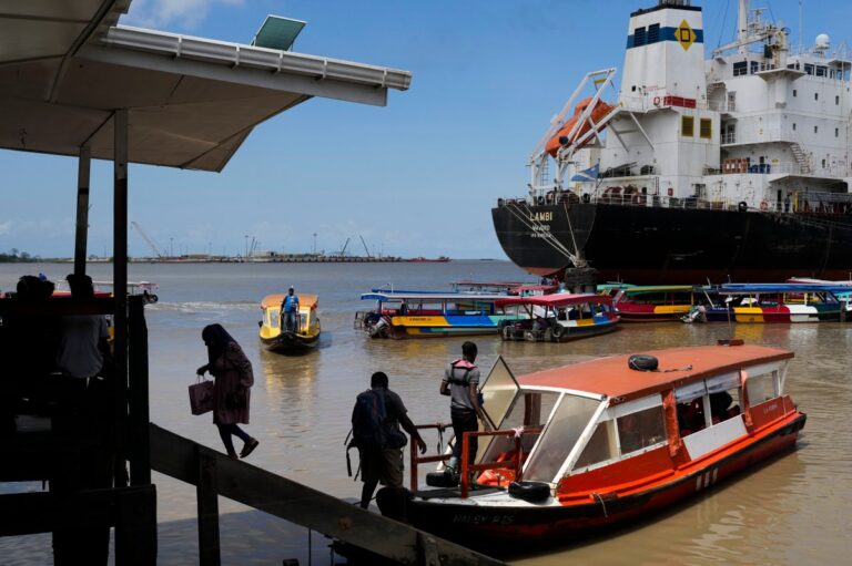 EE.UU. exige a Nicolás Maduro que deje de provocar con buques venezolanos en Guyana