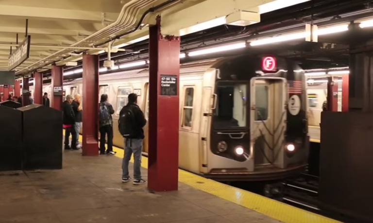 Hombre muere arrollado en las vías del Metro de Nueva York – #DeInteres   #FVDigital