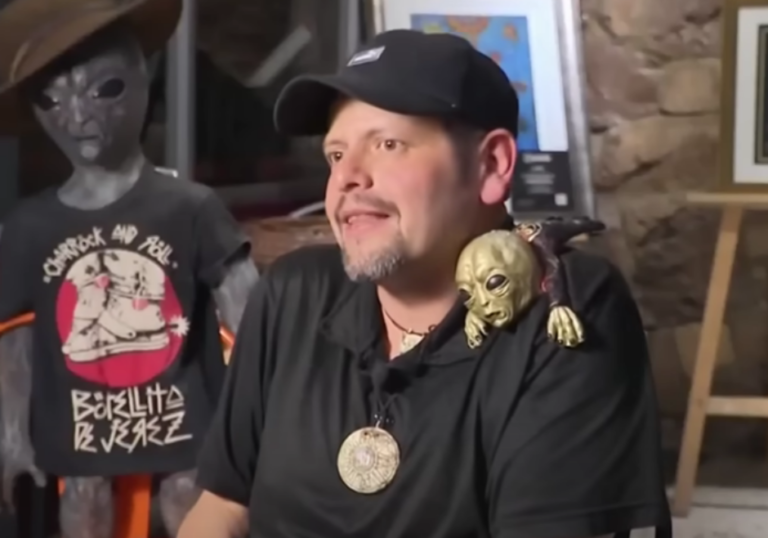 Ufólogo jura que ‘extraterrestres’ deambulan en México (video)   #FVDigital