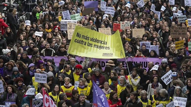 Por el Día de la Mujer marchan por igualdad y la violencia de género en todo el mundo