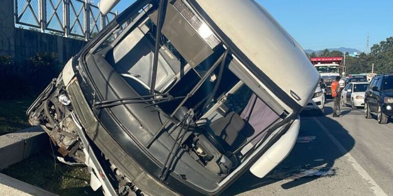 911 coordina asistencia en accidente de autobús #FVDigital