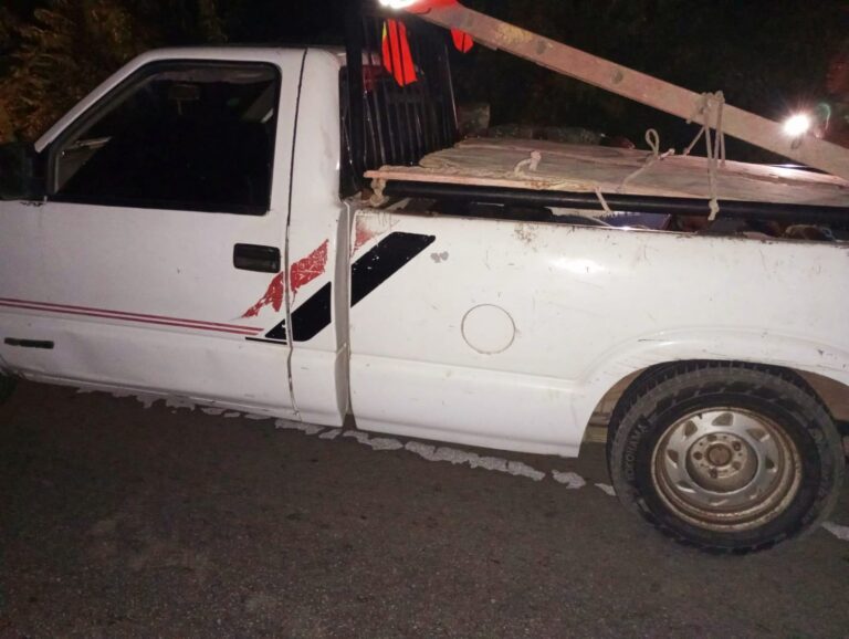 Apresan conductor llevaba 8 haitianos indocumentados escondidos en una camioneta