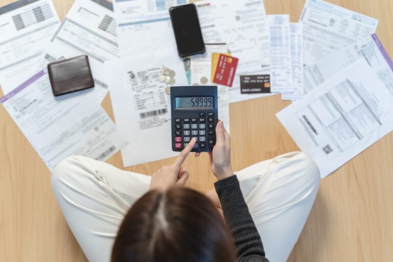 ¿Cuánto tiempo deben trabajar los estadounidenses para pagar sus deudas?