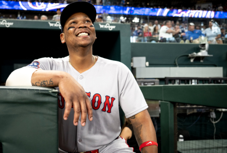 Rafael Devers asume su nuevo rol de bateador designado de los Medias Rojas