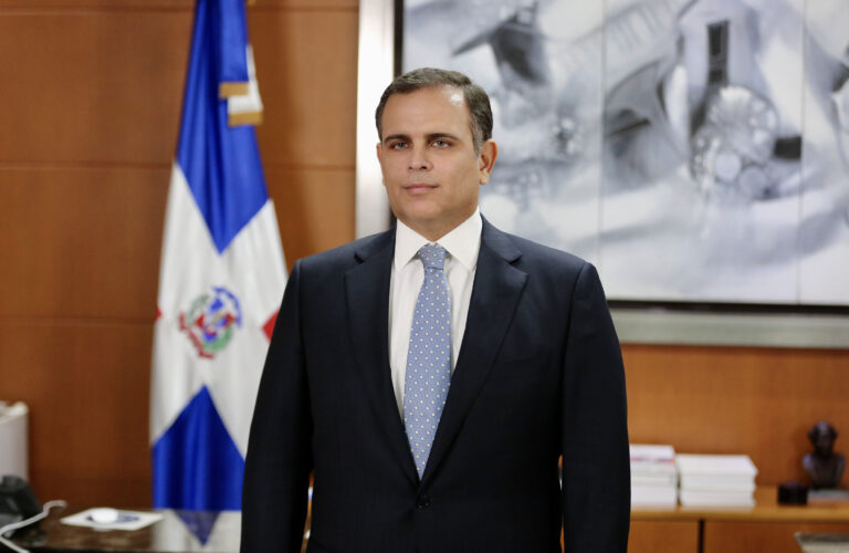 Demandan al ministro Jochi Vicente por desacato a sentencia sobre expropiación de terrenos