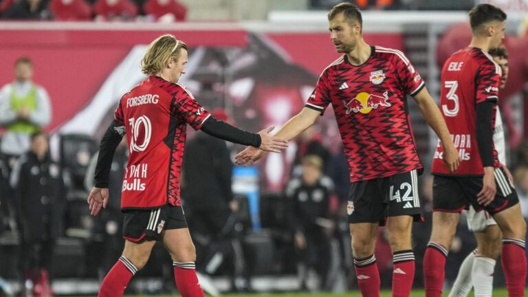 New York Red Bull sucumbe 2-1 contra New England Revolution