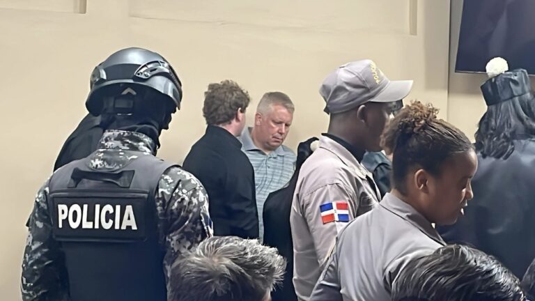 “Estoy aquí porque mi hijo ha sido retenido; no volveré a EEUU sin él”