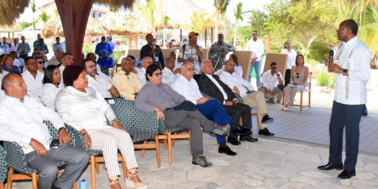 Agricultores de Pedernales reciben orientación #FVDigital