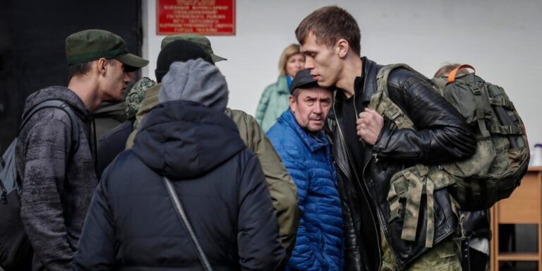 Putin firma decreto que llama a filas 160.000 rusos jóvenes #FVDigital