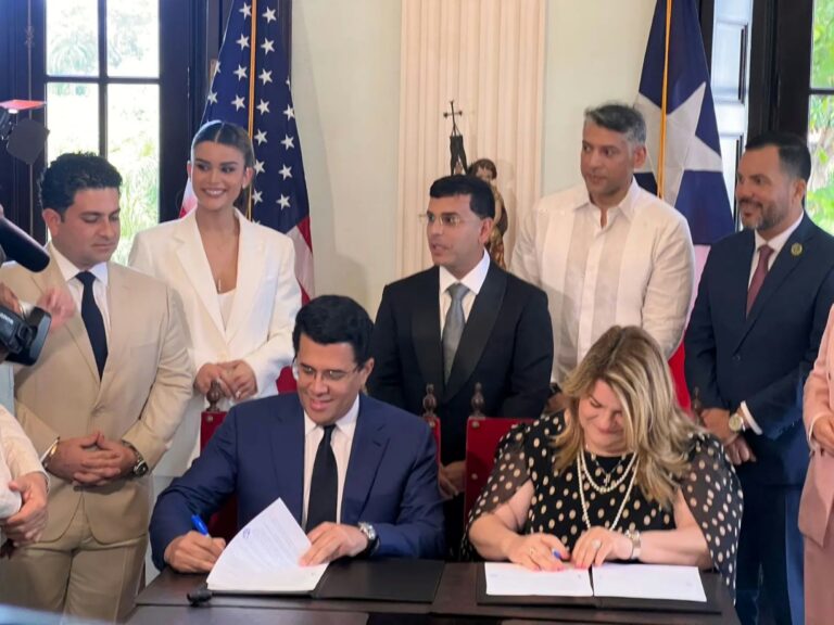 RD y Puerto Rico firman acuerdo para promover el turismo multidestino