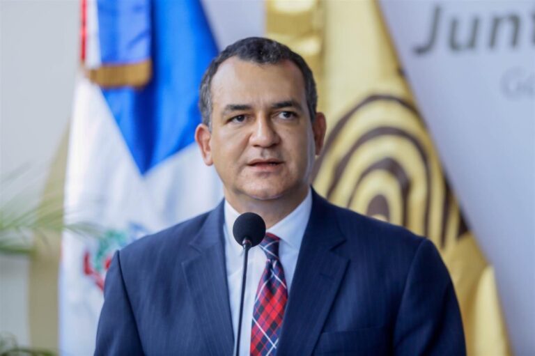 Presidente de la JCE reitera ante Senado que nueva cédula comenzará a expedirse en octubre o noviembre