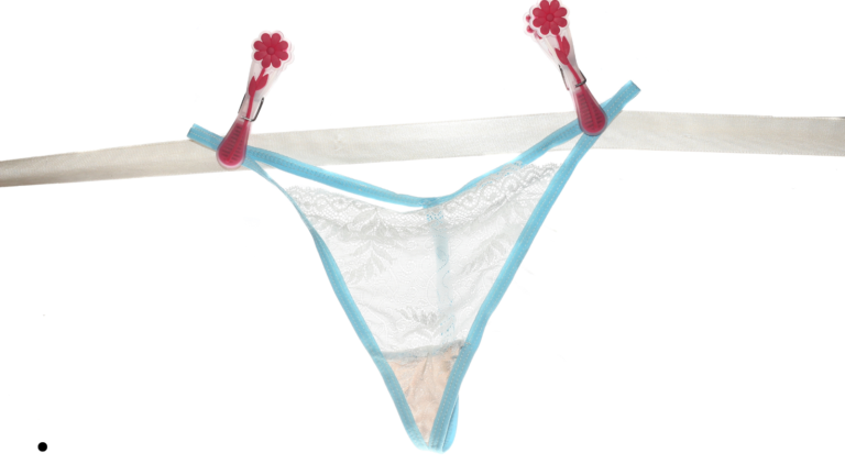 Noticia pendeja: Mujer denuncia a vecina por tender tangas – #DeInteres   #FVDigital