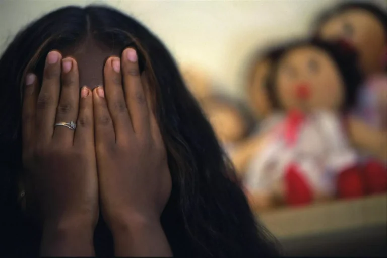 Denuncian explotación sexual de 50 niñas en el Hoyo de Friusa