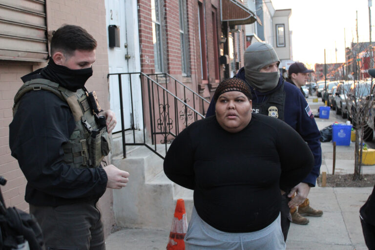 Criolla deportada por tráfico vuelve a USA y será expulsada otra vez – #DeInteres   #FVDigital