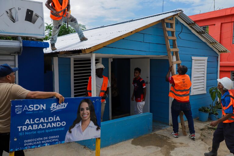 “La Alcaldía en el Barrio” lleva soluciones inmediatas a la comunidad de Haras Nacionales, en SDN