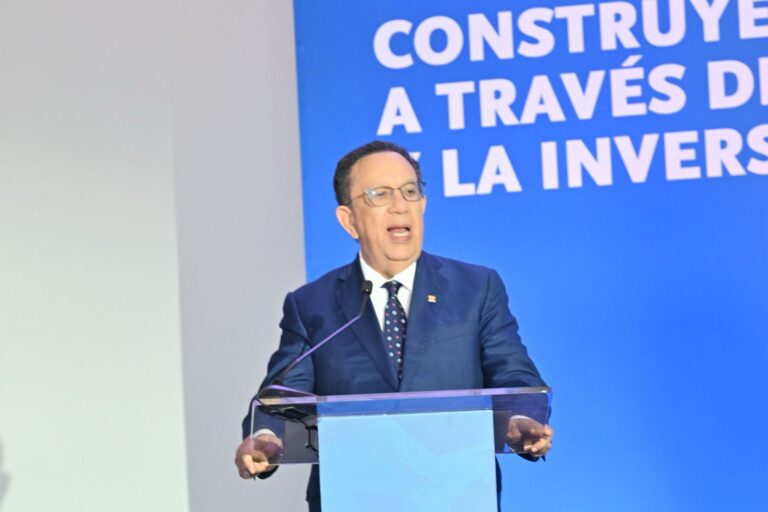 Valdez Albizu envía un mensaje de confianza a inversionistas y público en general sustentado en la estabilidad macroeconómica de RD